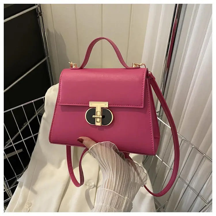 Women's Crossbody Bag - Chain Strap PU Handbag | Bend the Trend