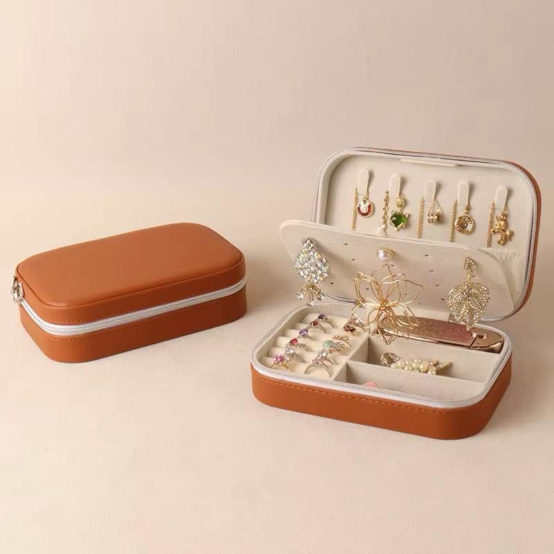 Luxury Zippered Jewelry Case – Sleek Eyeglass-Style Travel Organizer