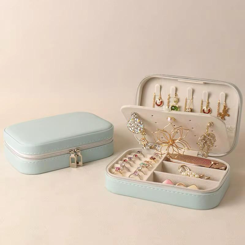 Luxury Zippered Jewelry Case – Sleek Eyeglass-Style Travel Organizer