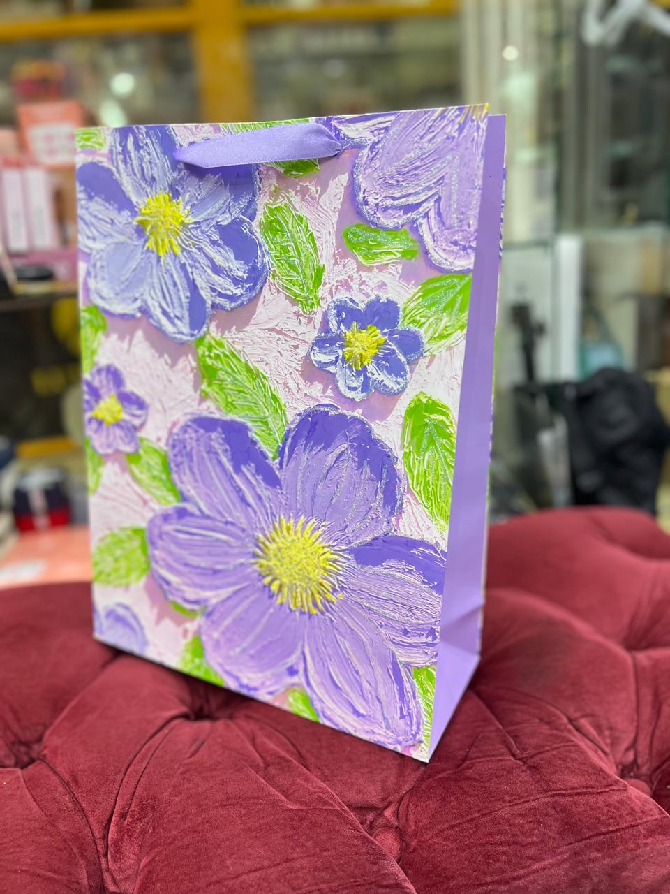 Gift bag shiny flowers