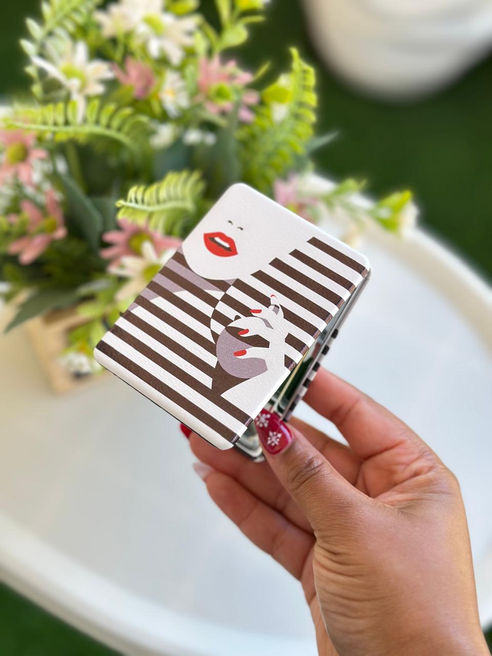 Pocket mirror baddie