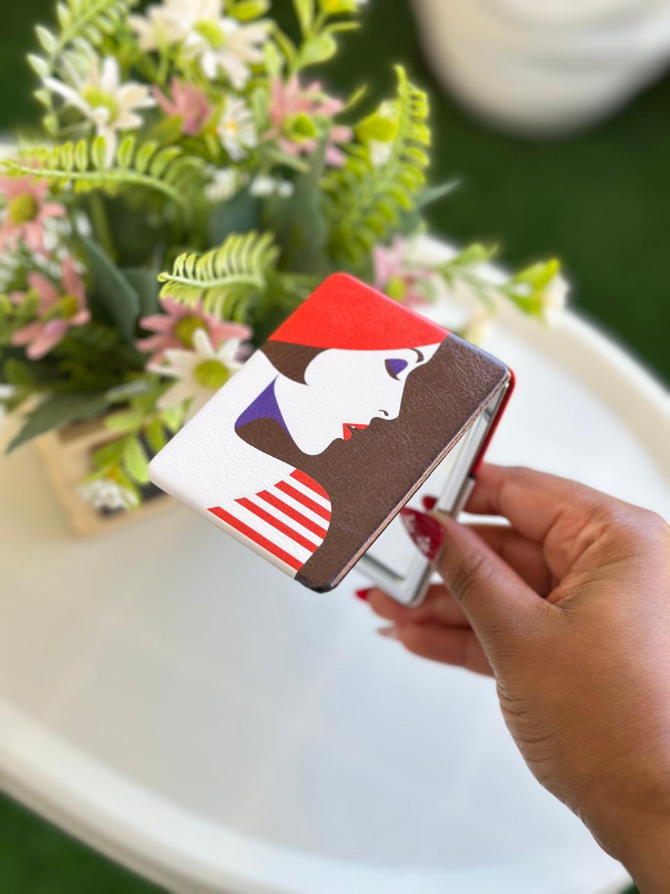 Pocket mirror baddie