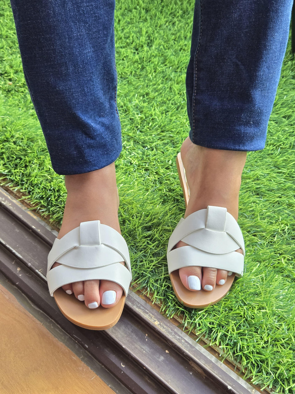 Zara Sandals - Women's Criss-Cross Flat Sandals | Bend the Trend