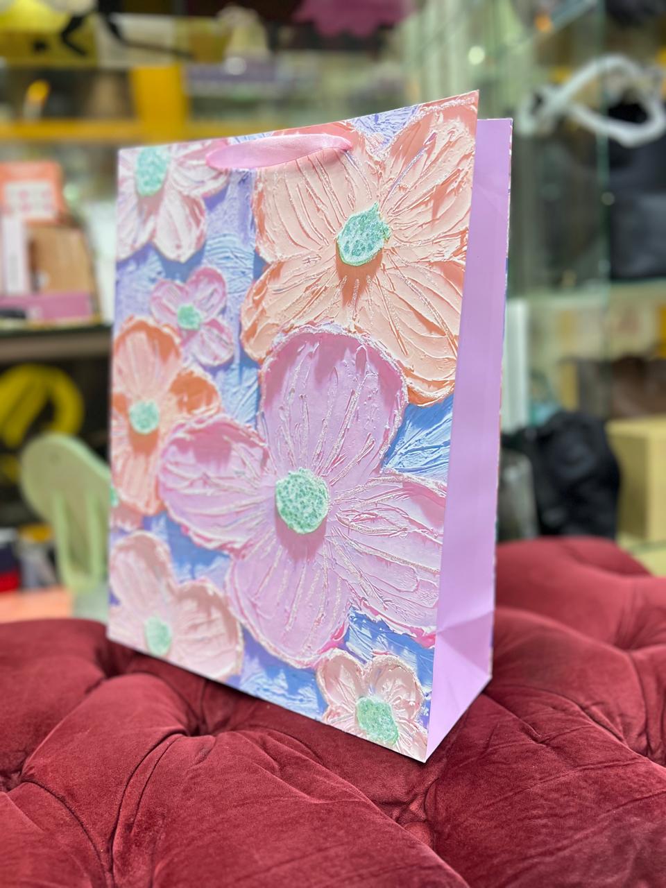 Gift bag shiny flowers