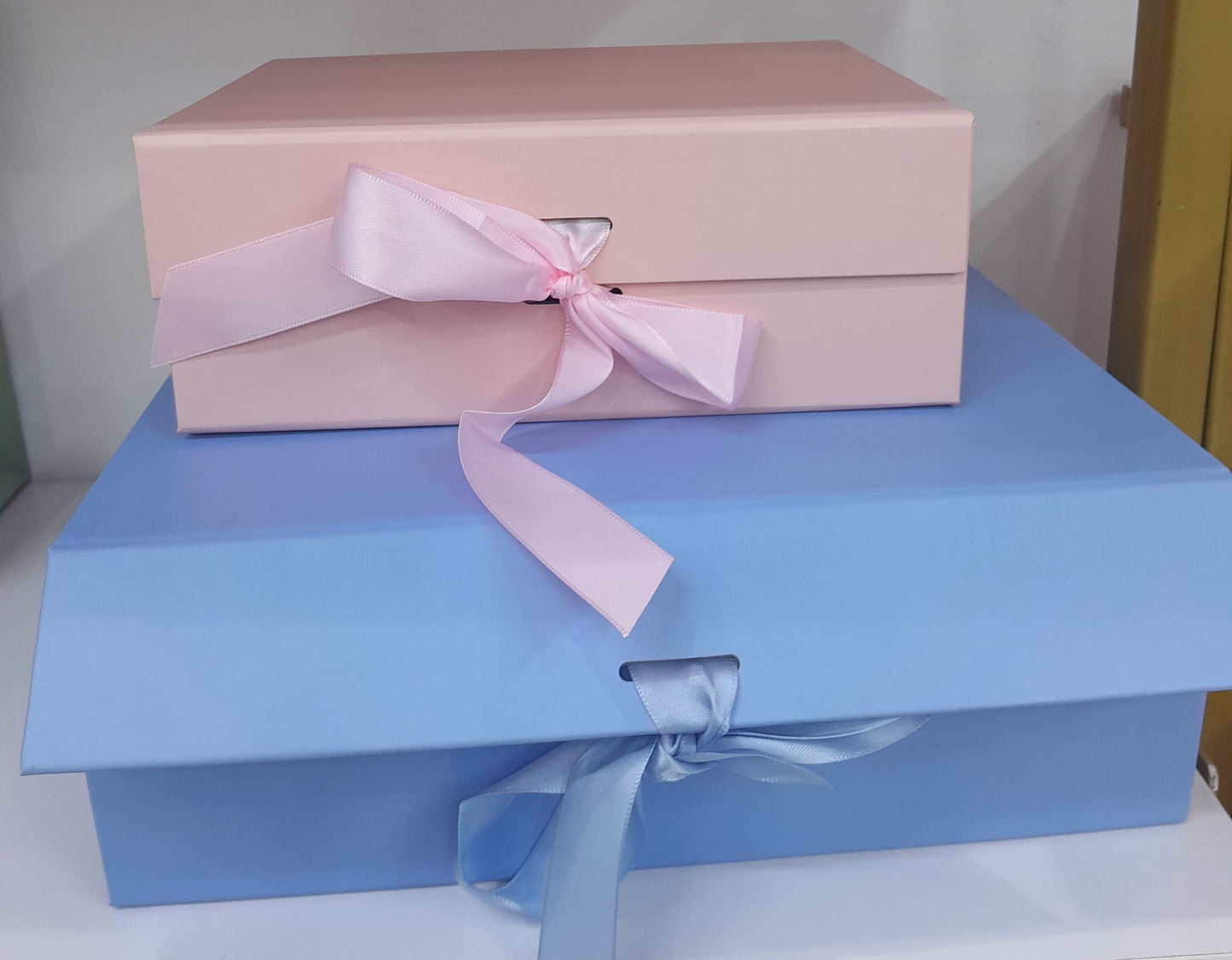 Gift box classy design Gift boxes