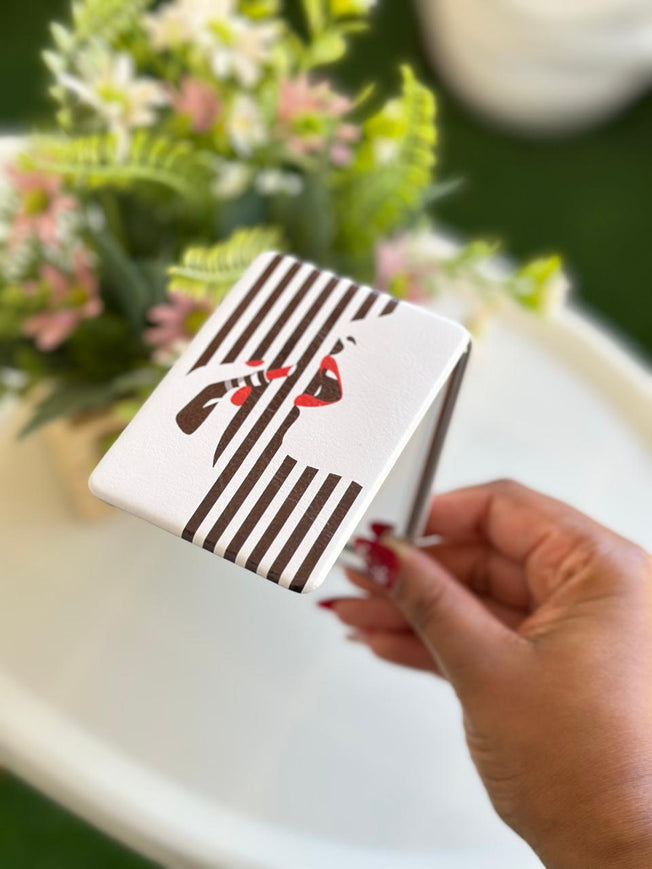 Pocket mirror baddie