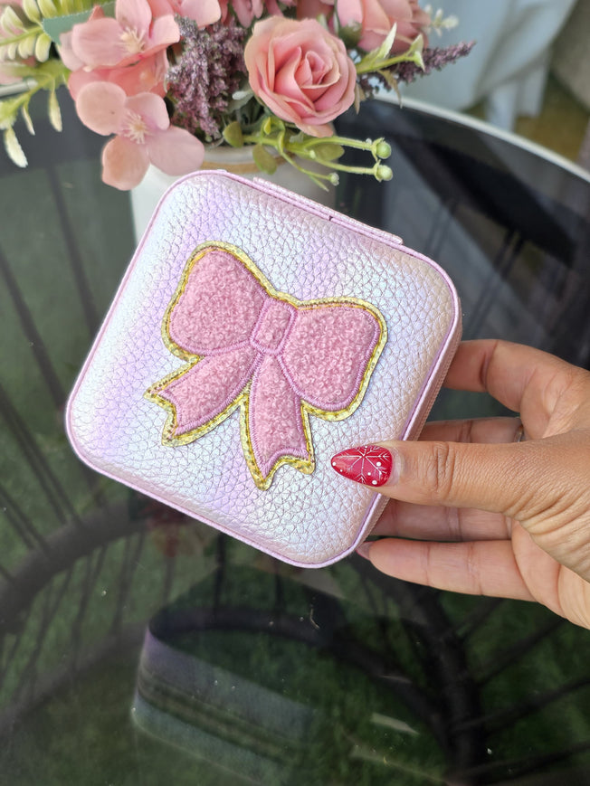 Jewellery organizer with a bow