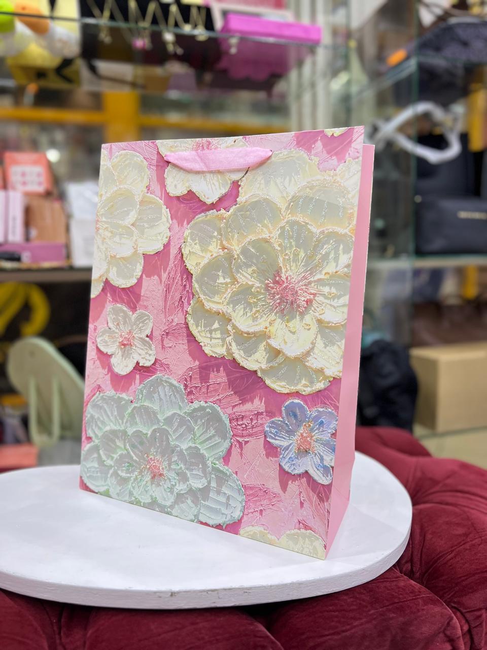 Gift bag shiny flowers